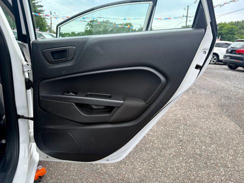 Used 2013 Ford Fiesta SE FWD image 13
