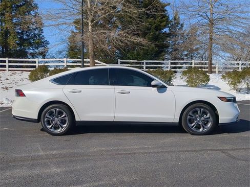 Used 2023 Honda Accord EX image 3