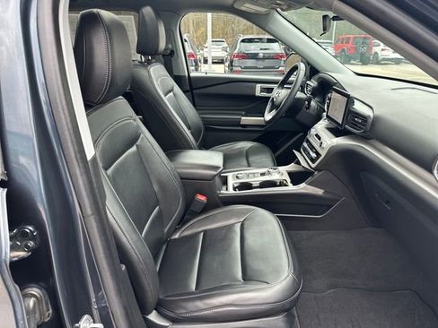 Used 2023 Ford Explorer XLT w/ Equipment Group 202A AWD/4WD image 39