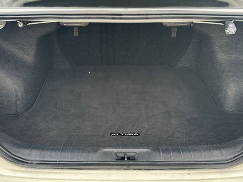 Used 2024 Nissan Altima 2.5 SV image 32