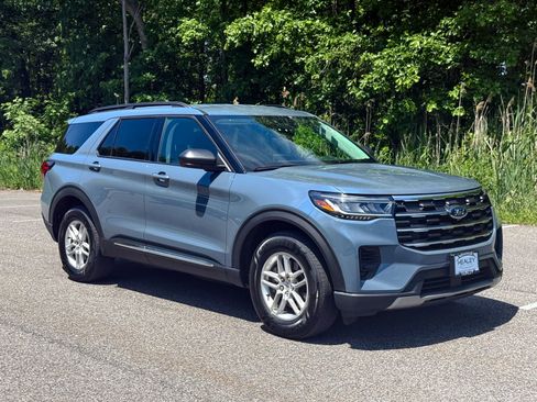 Certified 2025 Ford Explorer Active AWD/4WD image 1