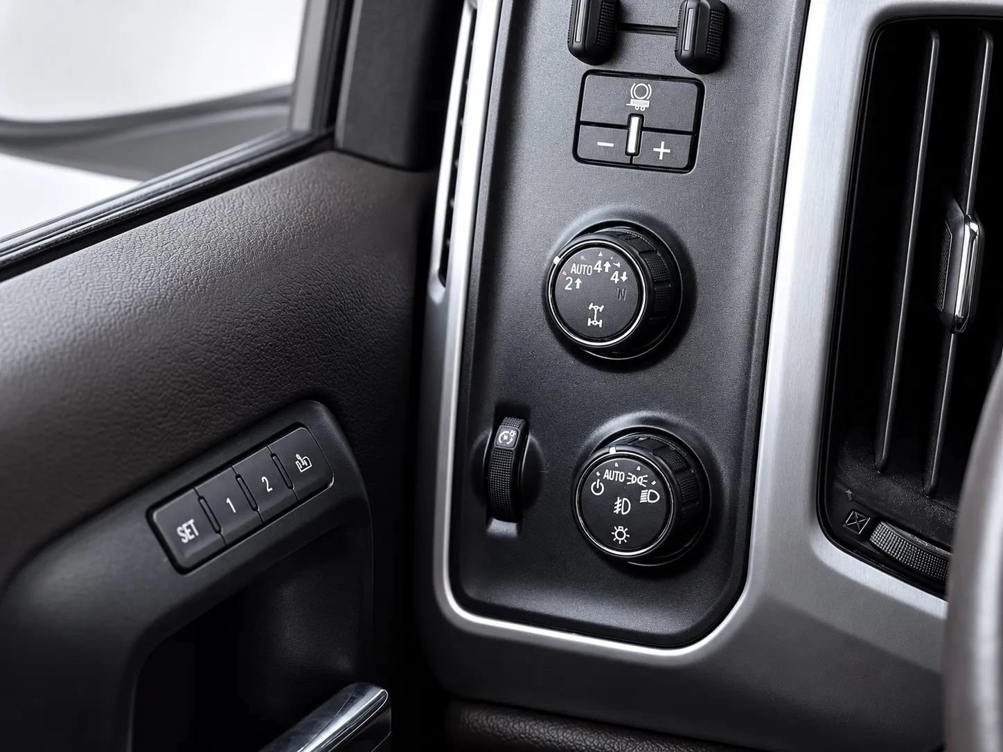 Used 2018 GMC Sierra 1500 SLT w/ SLT Premium Package AWD/4WD image 21