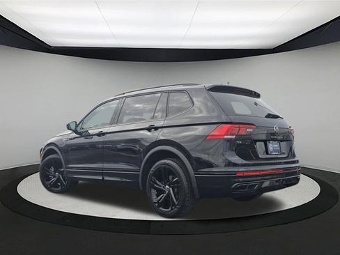 Certified 2023 Volkswagen Tiguan SE R-Line AWD/4WD image 5