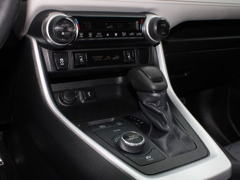 Used 2020 Toyota RAV4 XLE w/ Convenience Package image 17