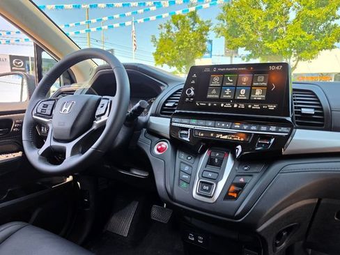 Used 2025 Honda Odyssey EX-L image 13