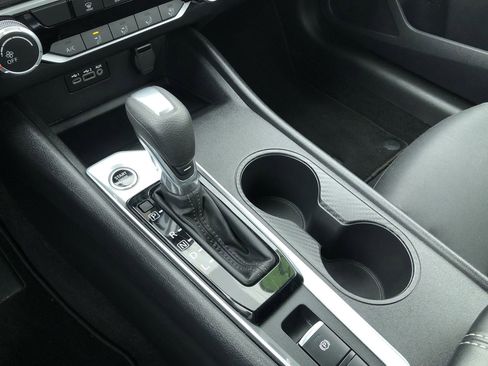 Used 2025 Nissan Altima 2.5 SV image 17