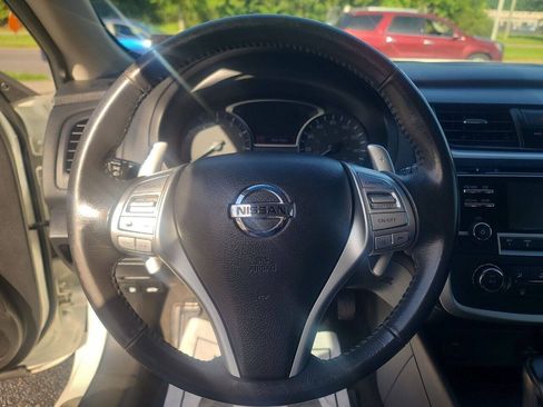 Used 2017 Nissan Altima 2.5 SR w/ Midnight Edition Package FWD image 14