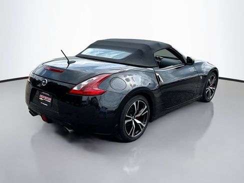 Used 2018 Nissan 370Z Touring Sport RWD image 6