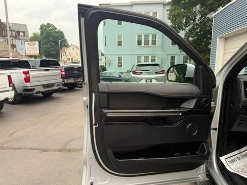 Used 2018 Ford Expedition XLT AWD/4WD image 40