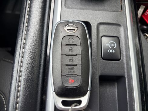Used 2025 Nissan Pathfinder SV FWD image 16