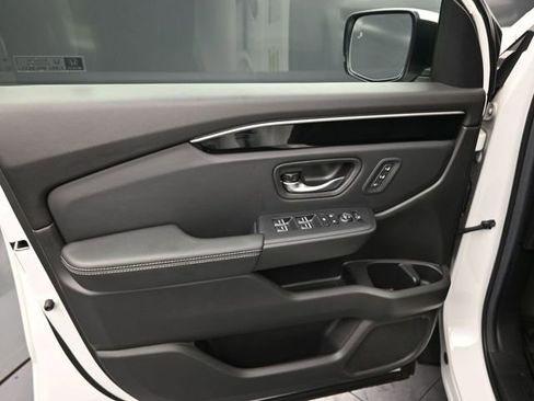 Used 2025 Honda Pilot EX-L image 15