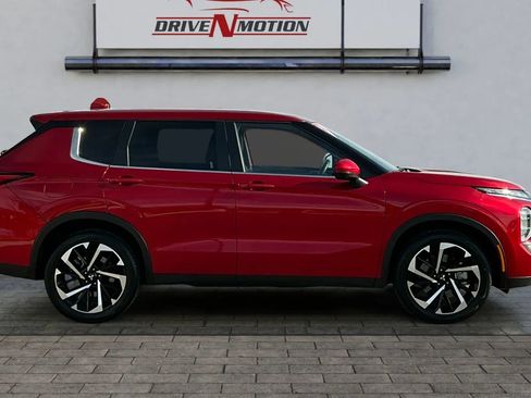 Used 2024 Mitsubishi Outlander SE image 3