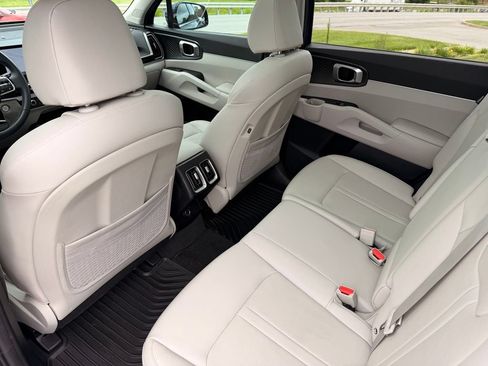 Used 2024 Kia Sorento S w/ Panoramic Sunroof Package FWD image 30