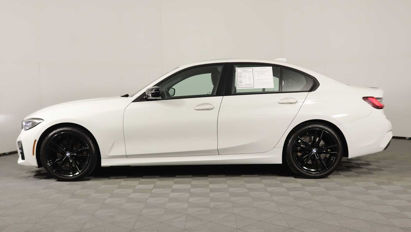 Used 2022 BMW 330i xDrive Sedan w/ M Sport Package AWD/4WD image 8