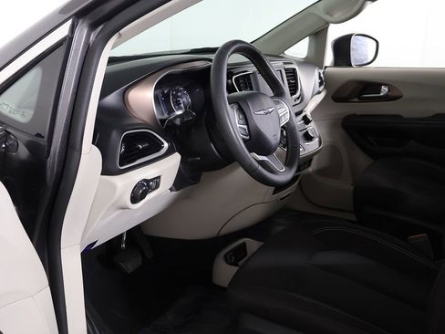 Used 2023 Chrysler Voyager LX FWD image 20