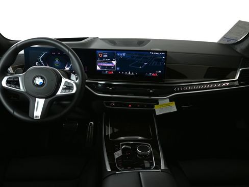 Used 2026 BMW X7 xDrive40i w/ M Sport Package AWD/4WD image 16