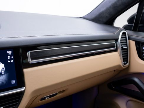 Certified 2023 Porsche Cayenne GTS AWD/4WD image 28