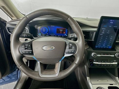 Used 2020 Ford Explorer Platinum w/ Premium Technology Package image 11