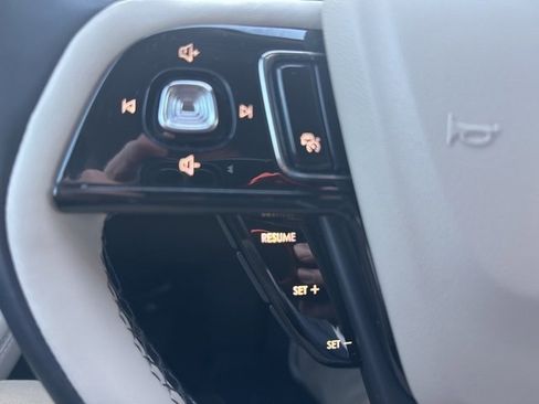 Used 2025 Lincoln Corsair FWD image 11