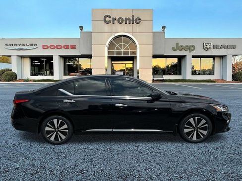 Used 2019 Nissan Altima 2.5 SV FWD image 3