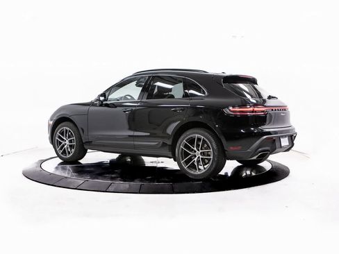 Certified 2024 Porsche Macan image 3