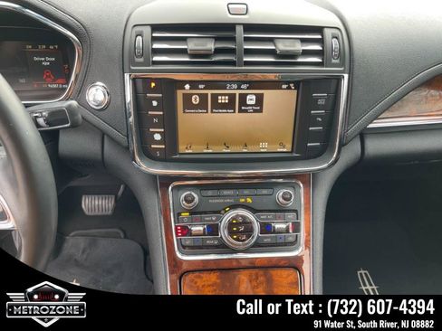 Used 2019 Lincoln Continental Select w/ Continental Climate Package image 25