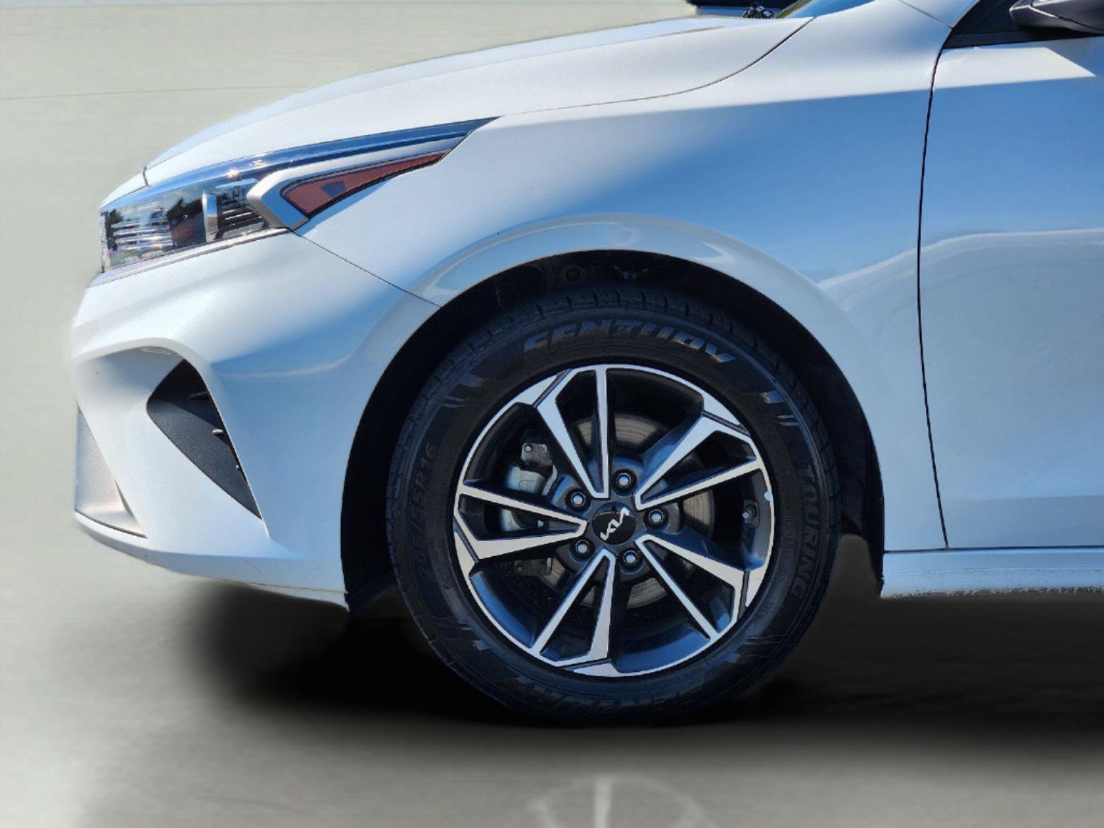 Used 2023 Kia Forte LXS FWD image 9