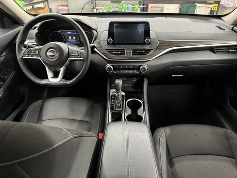 Used 2024 Nissan Altima 2.5 SV image 17