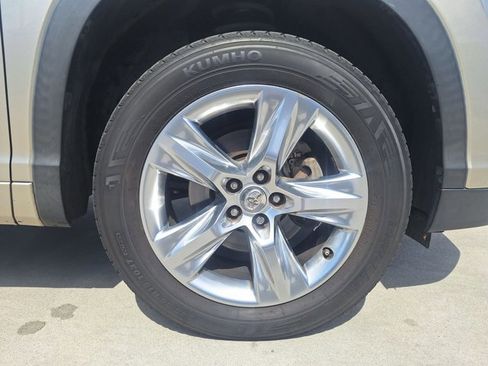 Used 2015 Toyota Highlander Limited Platinum image 22