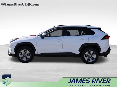 Used 2025 Toyota RAV4 XLE image 2