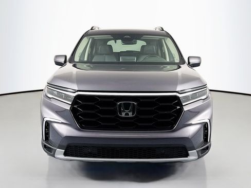Certified 2023 Honda Pilot Touring image 2