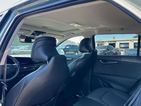 Certified 2023 Kia Niro Wave w/ Wave Preserve Package FWD image 9