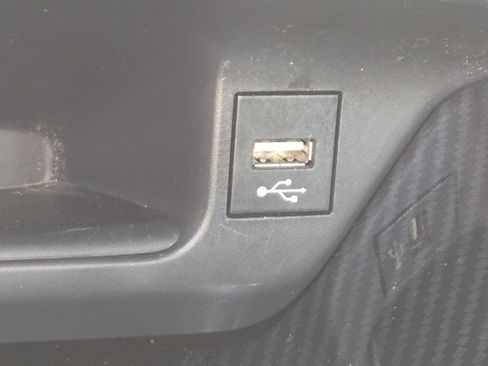 Used 2020 Toyota C-HR XLE FWD image 4