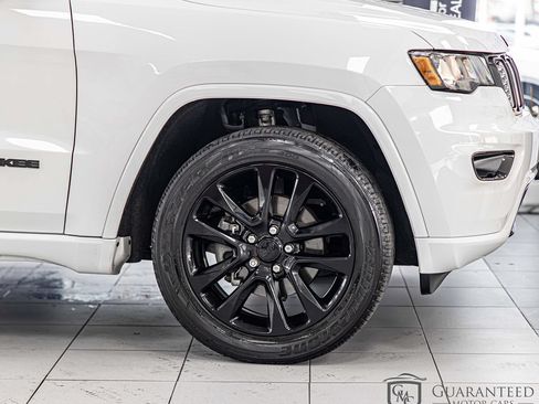 Used 2020 Jeep Grand Cherokee Altitude AWD/4WD image 11