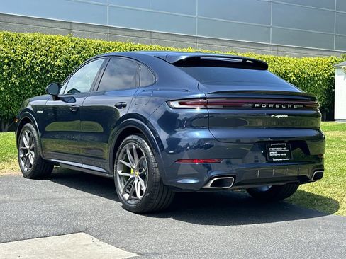 Certified 2024 Porsche Cayenne Coupe AWD/4WD image 3