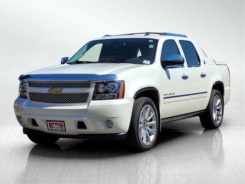 Used 2013 Chevrolet Avalanche LTZ image 8