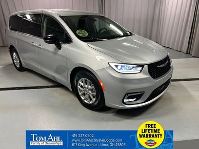 Used 2024 Chrysler Pacifica Touring-L