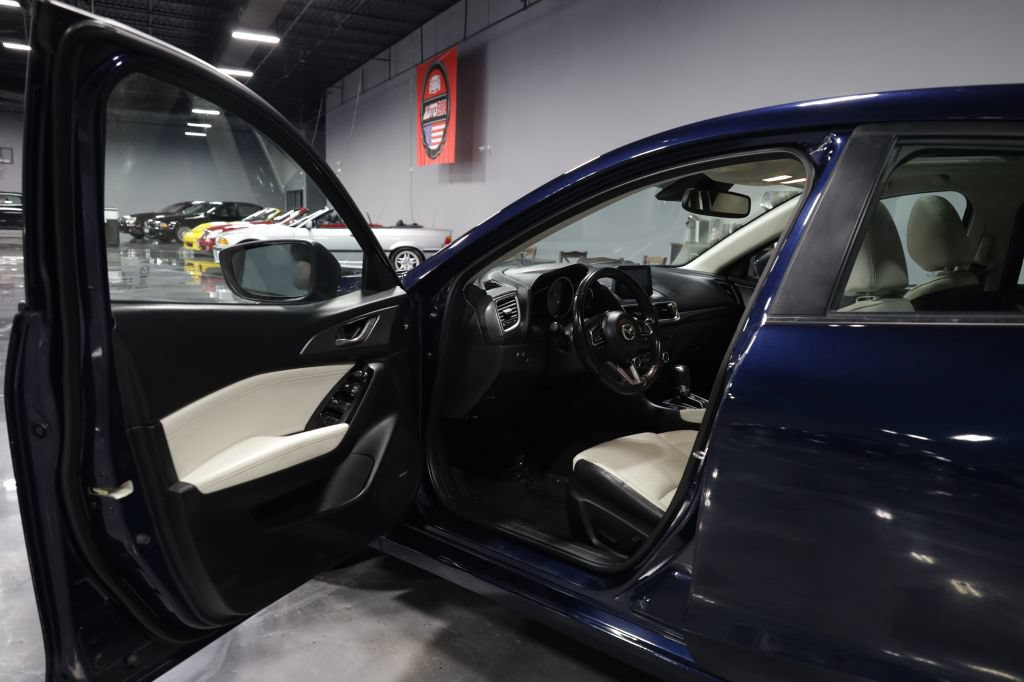Used 2017 MAZDA MAZDA3 Grand Touring w/ Premium Equipment Package FWD image 9