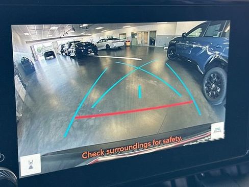 Used 2025 Toyota RAV4 XLE AWD/4WD image 24