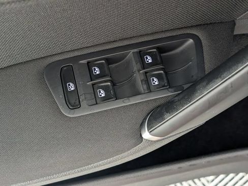 Used 2018 Volkswagen GTI SE FWD image 11