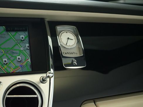 Used 2018 Rolls-Royce Dawn RWD image 18