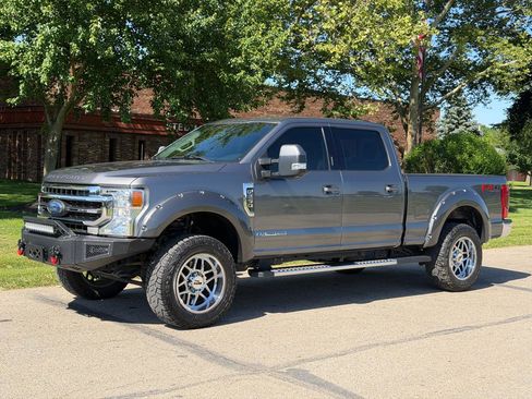 Used 2021 Ford F250 Lariat w/ Lariat Value Package AWD/4WD image 3