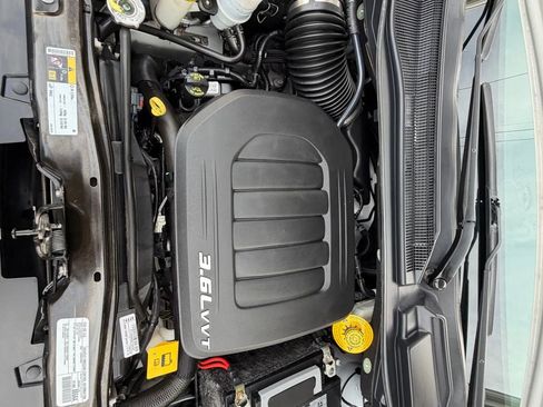 Used 2017 Dodge Grand Caravan SE w/ UConnect Hands-Free Group image 15