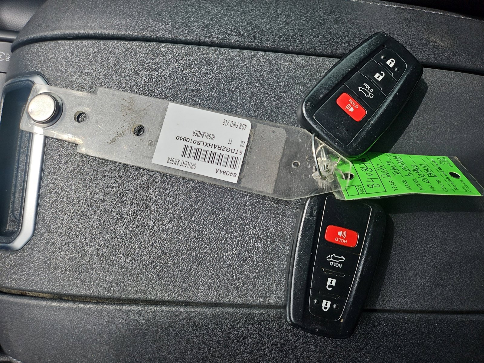 Used 2020 Toyota Highlander XLE FWD image 21