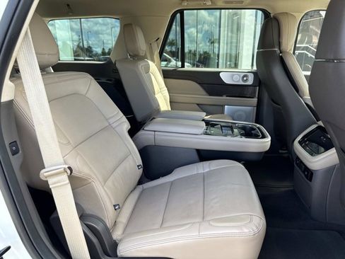 Used 2022 Lincoln Navigator Reserve image 23
