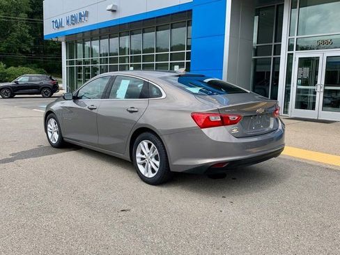 Used 2017 Chevrolet Malibu LT image 9