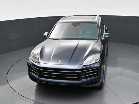 Certified 2025 Porsche Cayenne AWD/4WD image 37