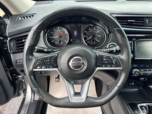 Used 2018 Nissan Rogue SV FWD image 12