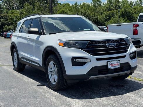 Used 2021 Ford Explorer XLT w/ Equipment Group 202A AWD/4WD image 2