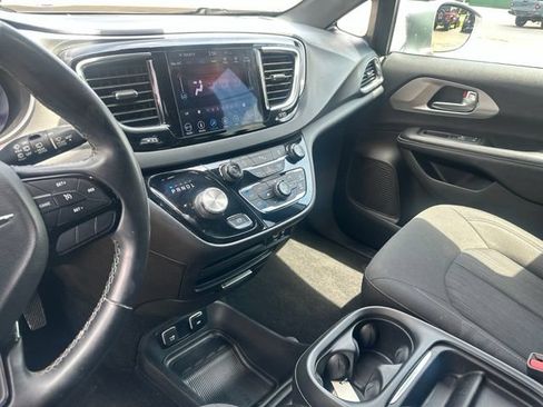 Used 2018 Chrysler Pacifica Touring Plus w/ S Appearance Package FWD image 23